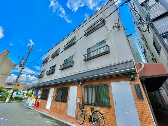 宝龍マンションの物件外観写真