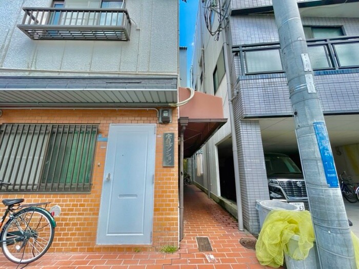 宝龍マンションの物件外観写真