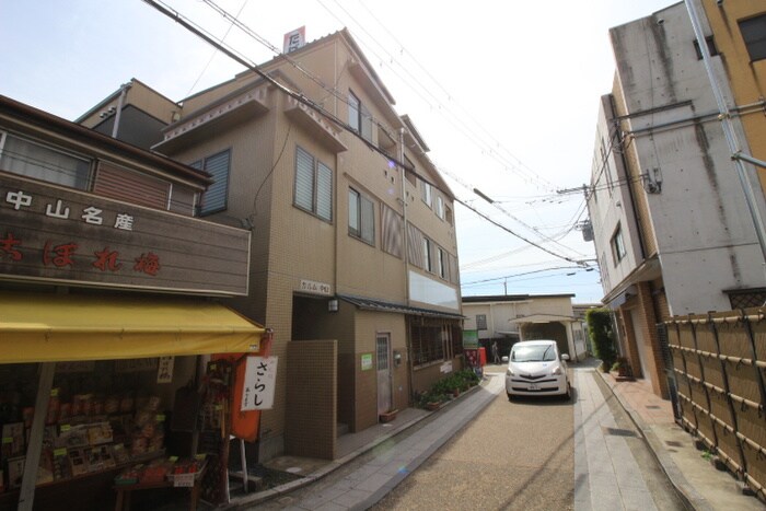 カルム中山の物件外観写真