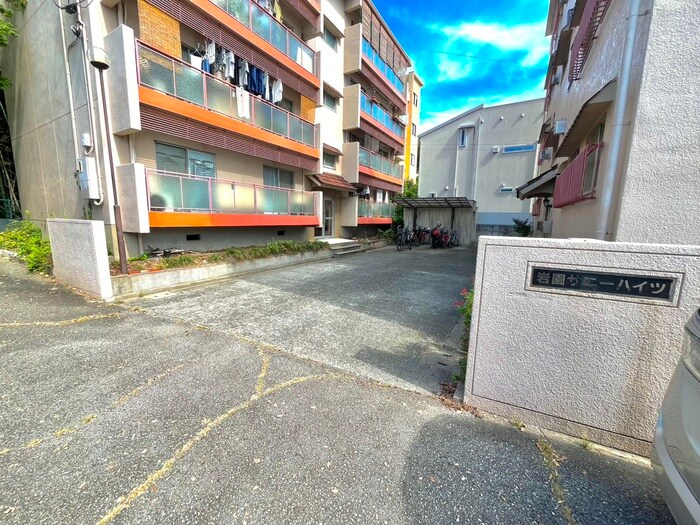 岩園サニーハイツB棟の物件外観写真