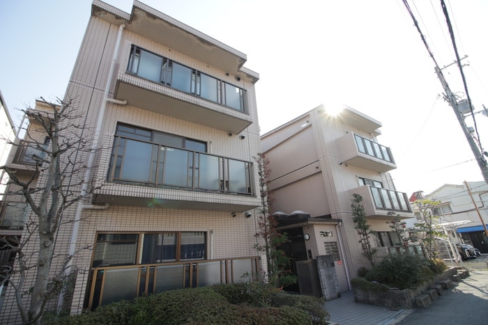 エルヴェ服部の物件外観写真