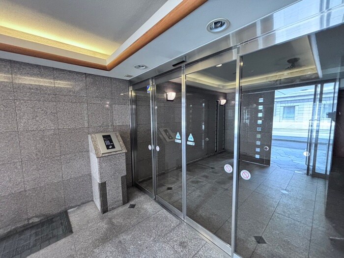 SHICATA SIX BLDG(701)の物件外観写真