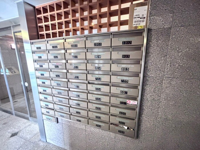 SHICATA SIX BLDG(701)の物件外観写真