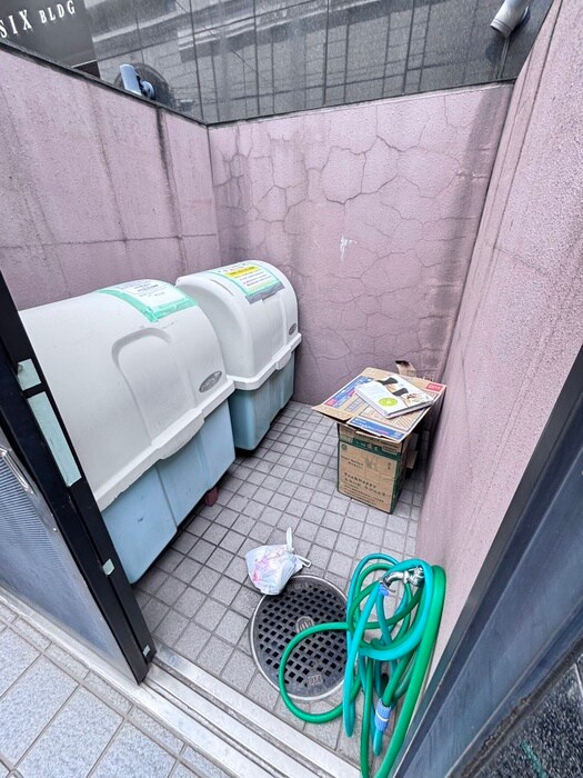 SHICATA SIX BLDG(701)の物件外観写真