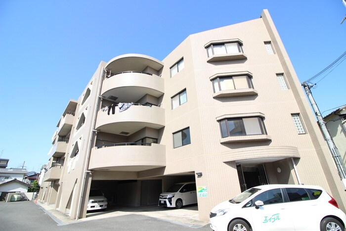 ジェントリーズ岡田の物件外観写真