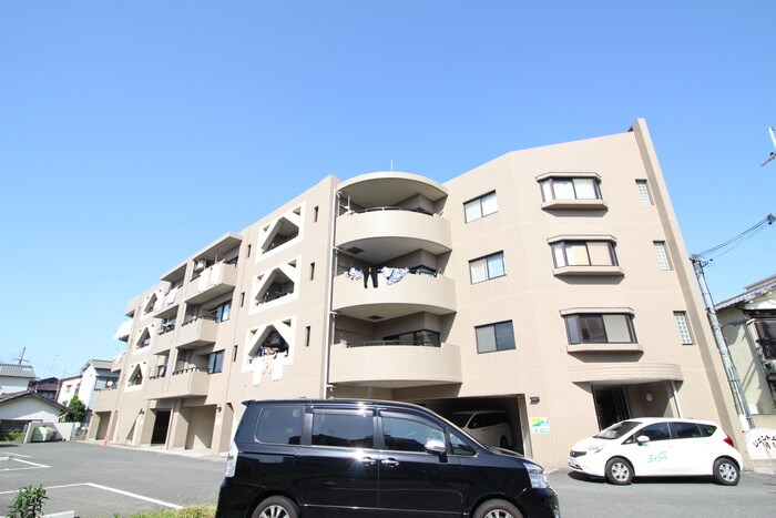 ジェントリーズ岡田の物件外観写真