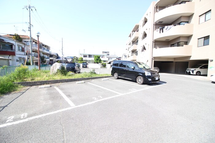 ジェントリーズ岡田の物件外観写真