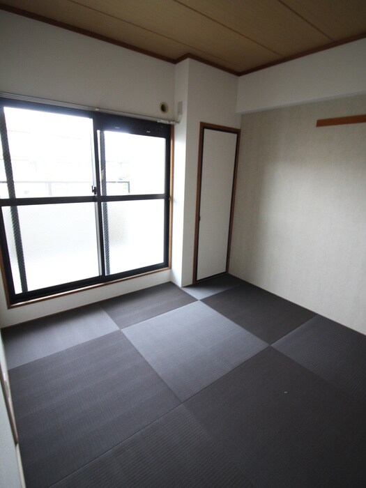 ジェントリーズ岡田の物件内観写真