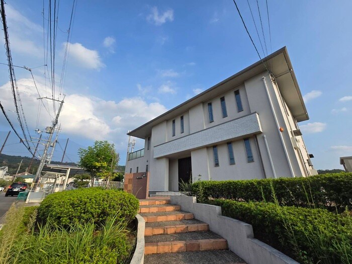 木幡南山貸家の物件外観写真