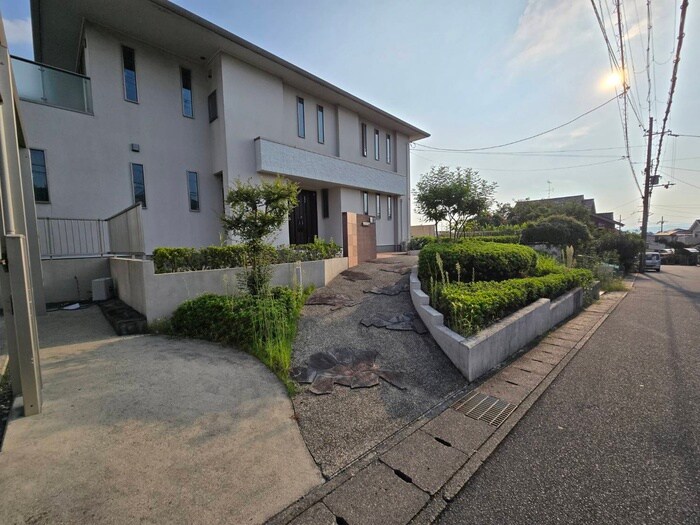 木幡南山貸家の物件外観写真