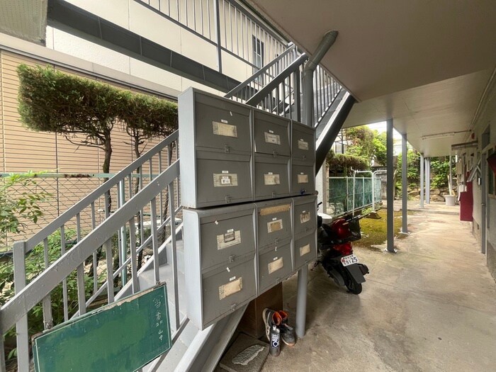 マンション雲雀丘(303)の物件外観写真