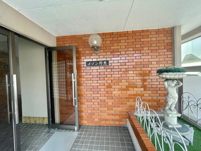 メゾン河忠の物件外観写真