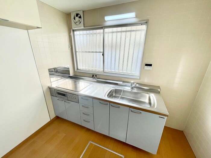 守山市勝部2丁目貸家の物件内観写真