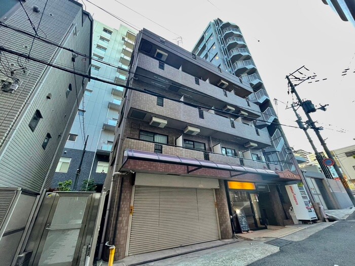 ロイヤル灘の物件外観写真