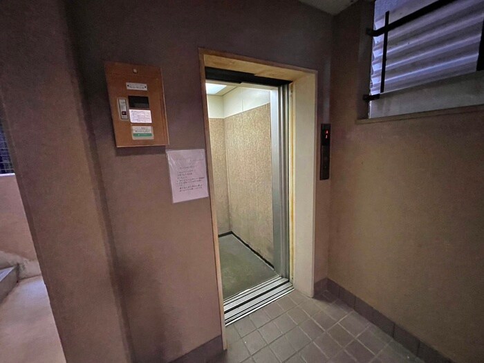 ロイヤル灘の物件外観写真