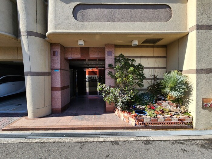 川辺辻岡マンションの物件外観写真