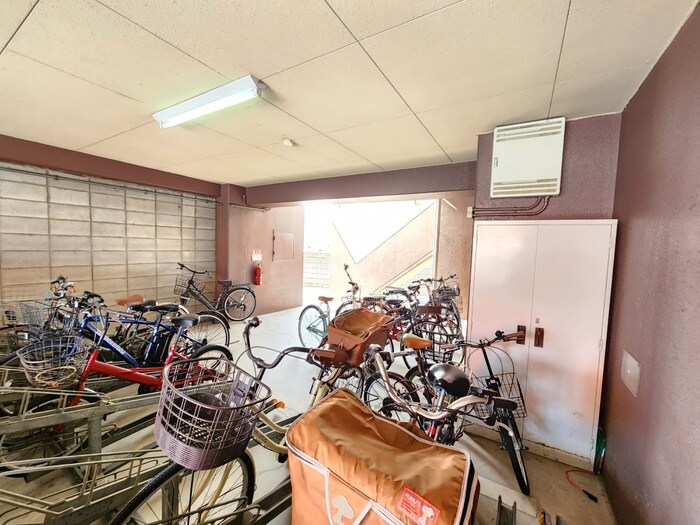 川辺辻岡マンションの物件外観写真