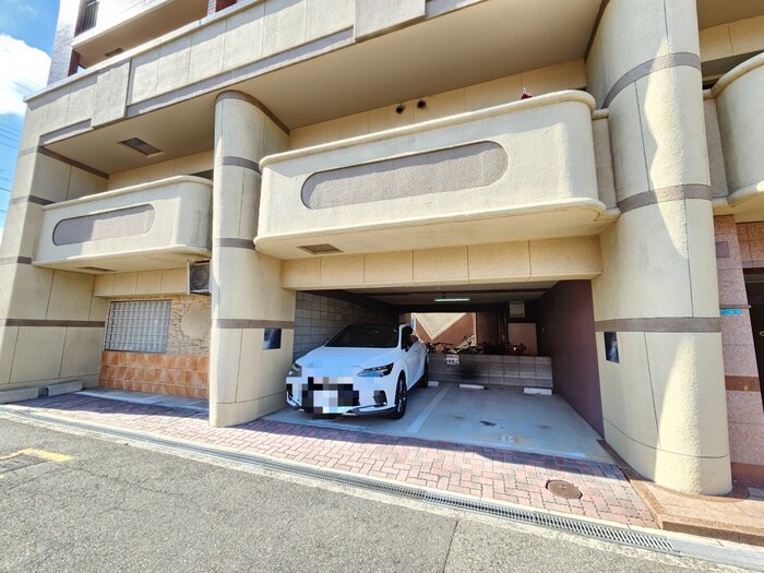 川辺辻岡マンションの物件外観写真