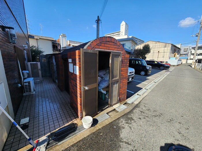 川辺辻岡マンションの物件外観写真