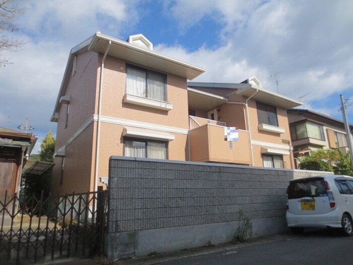 コスミックウィング小栗栖の物件外観写真