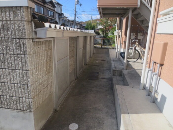 コスミックウィング小栗栖の物件外観写真