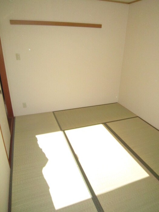 コスミックウィング小栗栖の物件内観写真