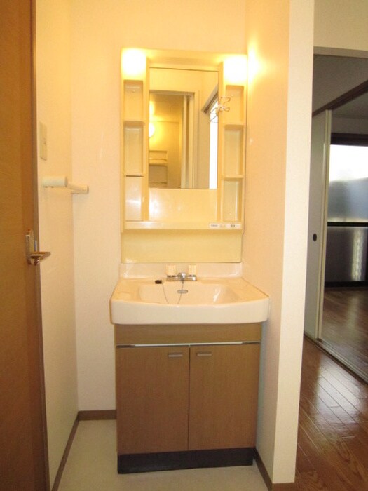 コスミックウィング小栗栖の物件内観写真