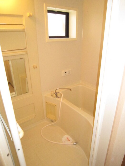 コスミックウィング小栗栖の物件内観写真