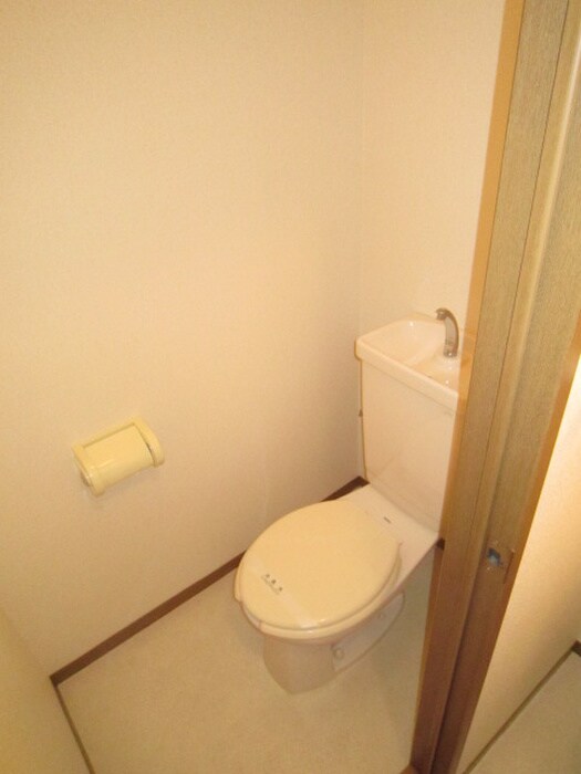 コスミックウィング小栗栖の物件内観写真