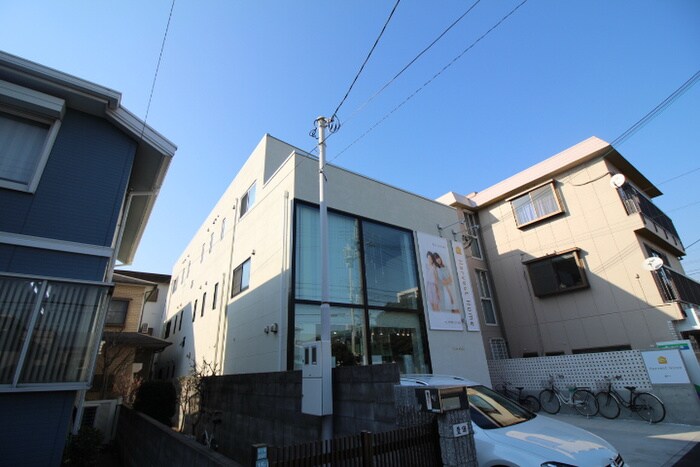 クレスト甲子園の物件外観写真