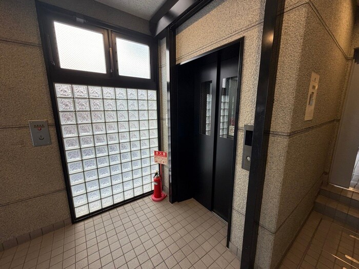 長澤文具ビル（1Ｆ～9Ｆ）の物件外観写真