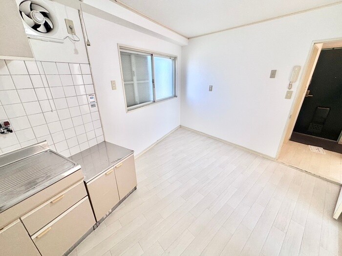 田井町マンションの物件内観写真