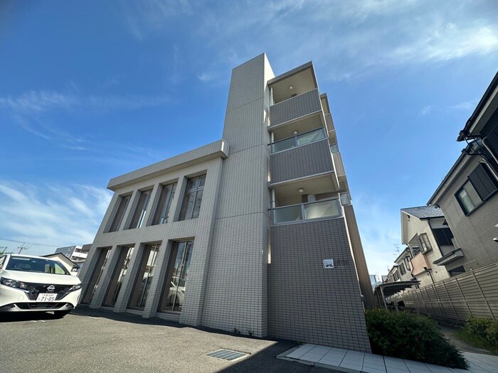 クレセント・コートの物件外観写真