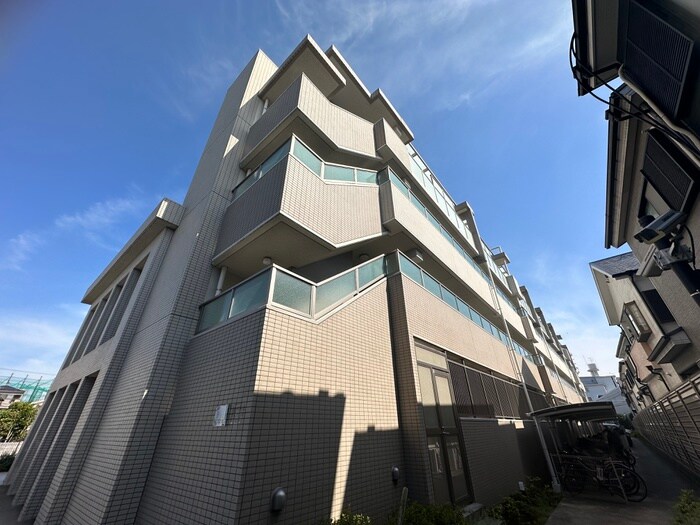 クレセント・コートの物件外観写真