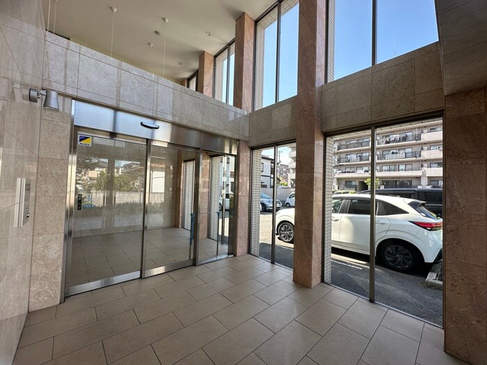 クレセント・コートの物件外観写真