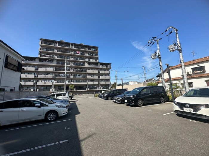 クレセント・コートの物件外観写真