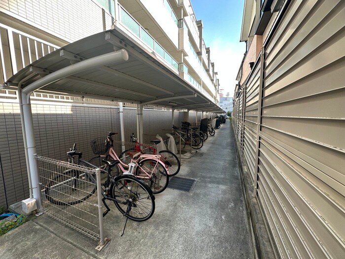 クレセント・コートの物件外観写真