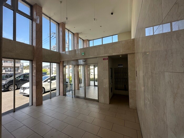 クレセント・コートの物件外観写真