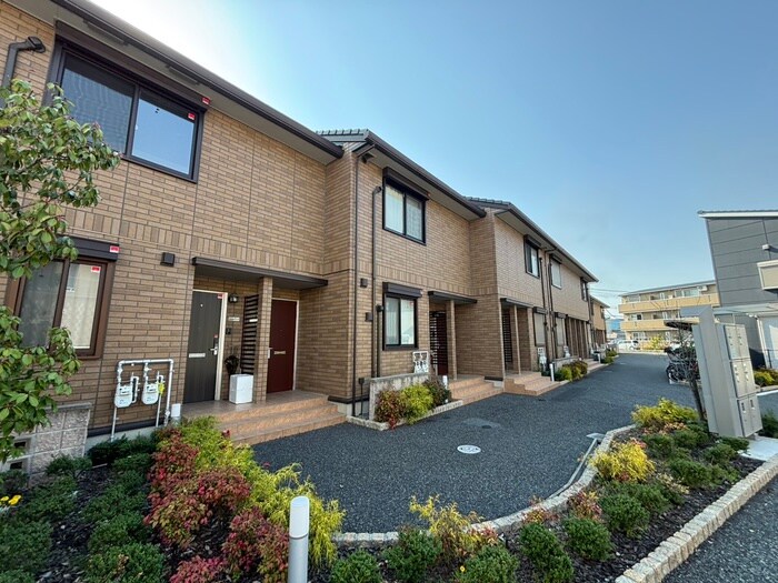 ラ・フェリーチェの物件外観写真