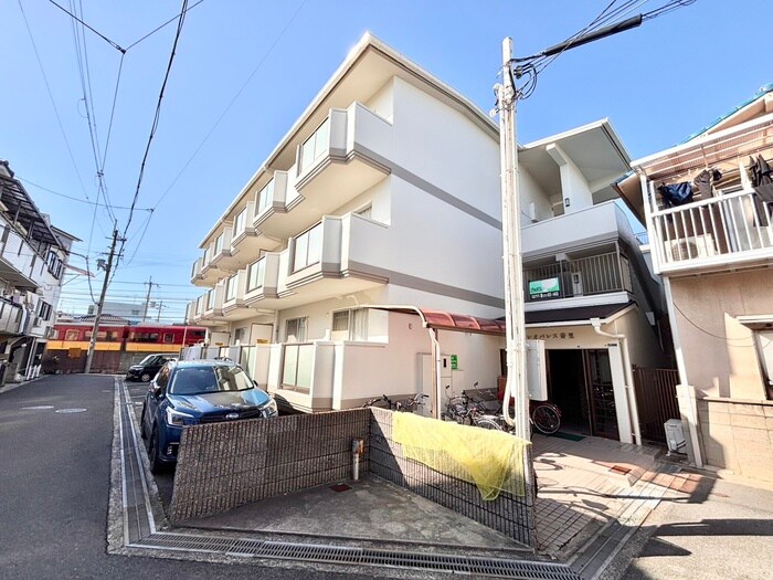 レオパレス香里の物件外観写真