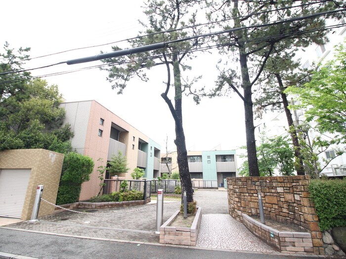 ヴィラ・ぺティロッソ芦屋の物件外観写真