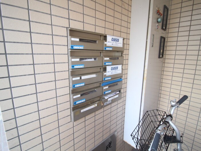 光陽川西マンションの物件外観写真