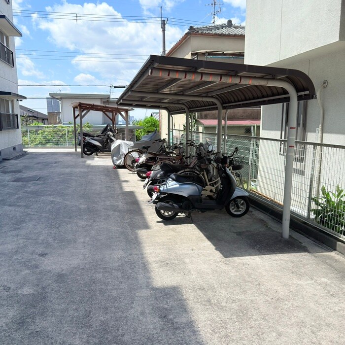 伸晃マンションの物件外観写真