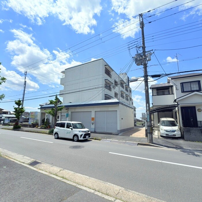 伸晃マンションの物件外観写真