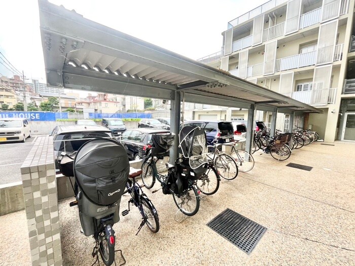 クレセント千里中央の物件外観写真