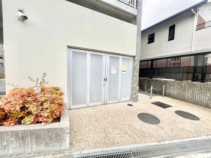 クレセント千里中央の物件外観写真