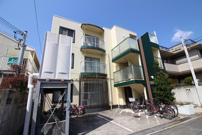 カ－サ３９６の物件外観写真