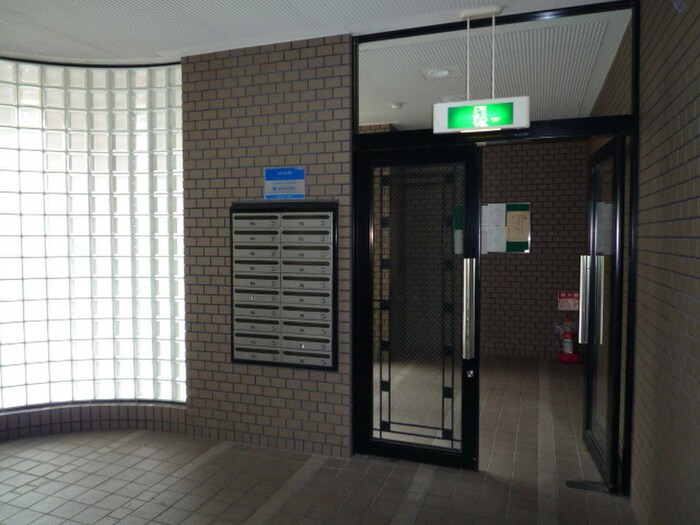 コルナス西館の物件外観写真