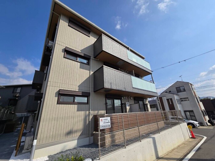 GRAMM六地蔵A棟の物件外観写真