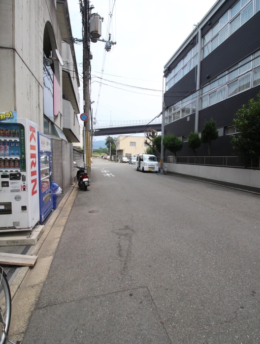 レッドボールコート上鳥羽の物件外観写真